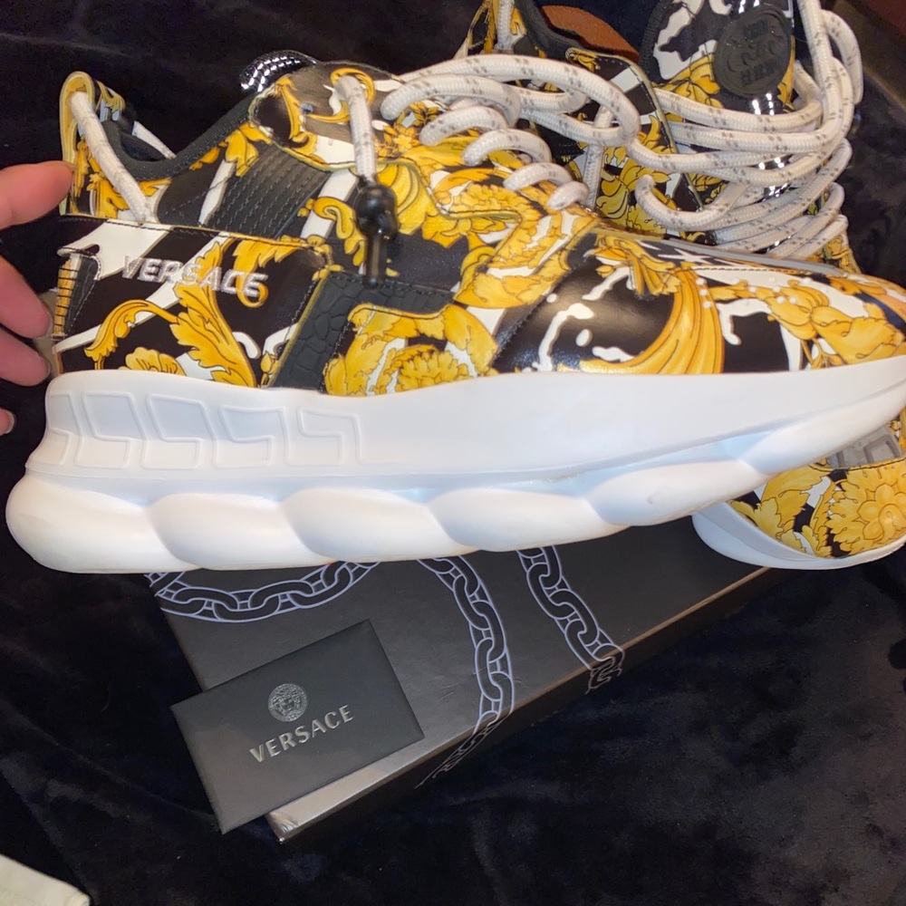 Versace chain reactions